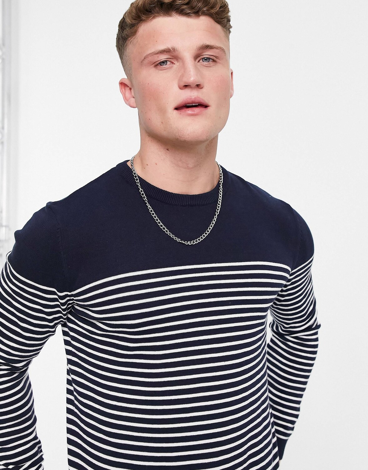 

Темно-синий вязаный джемпер в полоску ASOS DESIGN