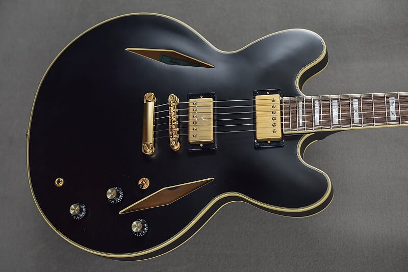 

Эмили Вульф Sheraton Stealth - Черный Состаренный Глянец Epiphone Emily Wolfe Sheraton Stealth -