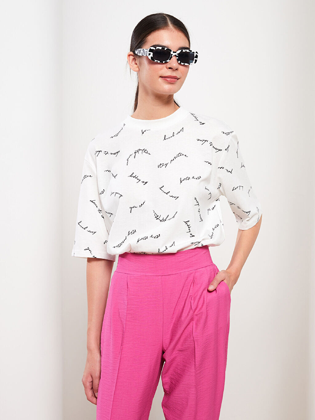 

Женская туника оверсайз с круглым вырезом и короткими рукавами LCW Modest