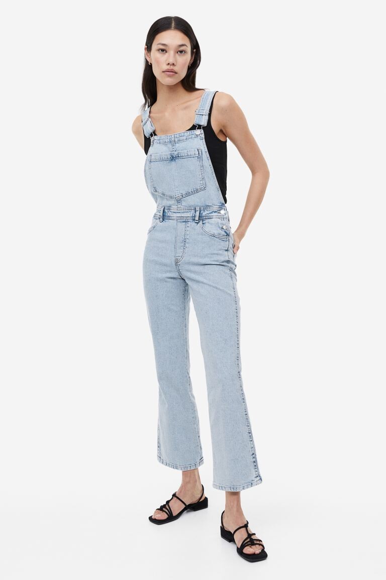 

Расклешенный укороченный джинсовый комбинезон H&M, светло-синий деним