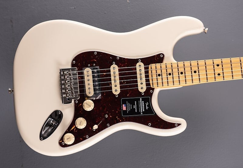 

American Professional II Stratocaster HSS - олимпийский белый с кленом Fender American Professional II Stratocaster HSS - w/Maple