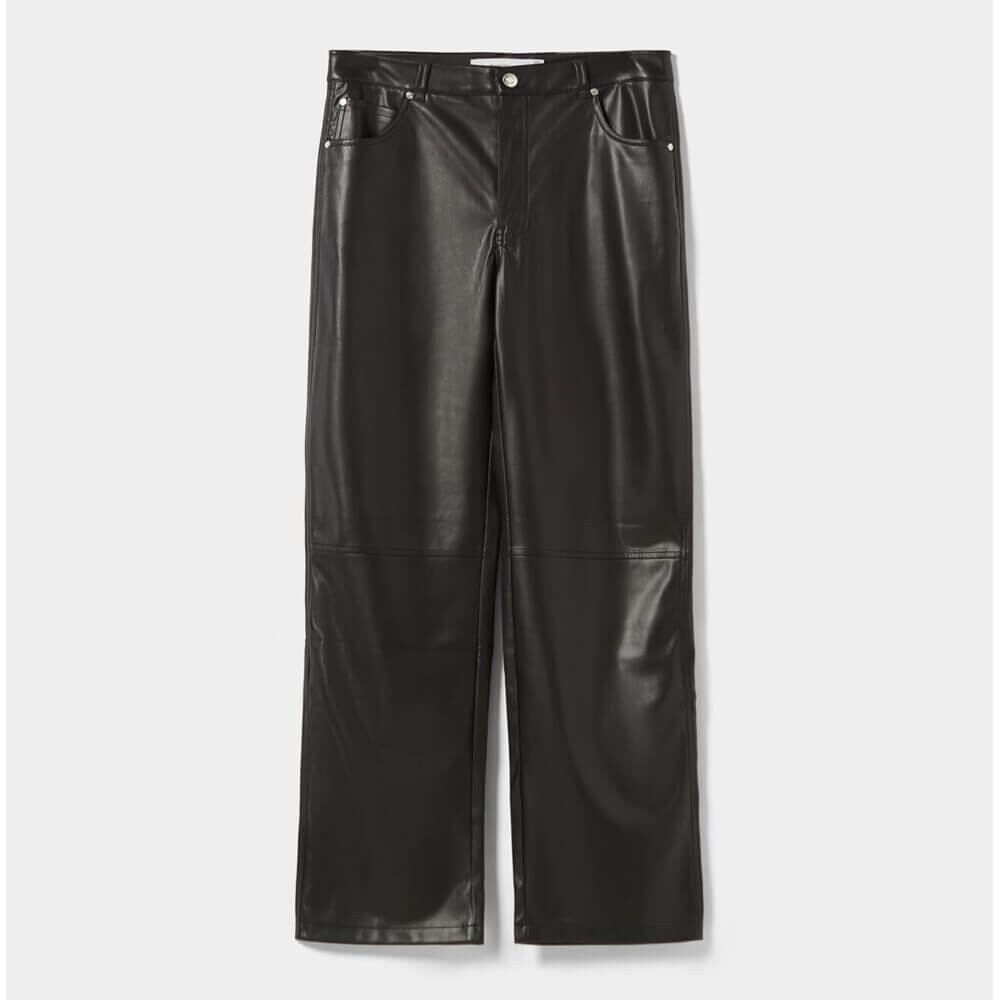 

Брюки Bershka Faux Leather Straight Fit, черный