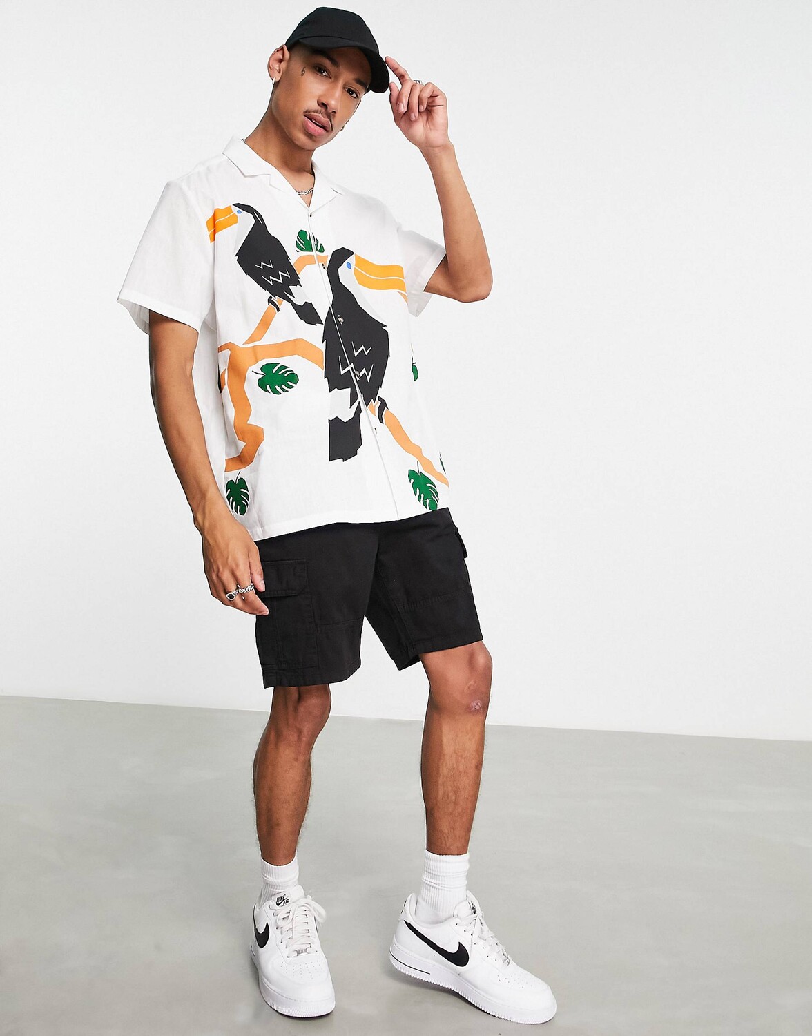 

Свободная льняная рубашка с принтом в виде туканов ASOS DESIGN