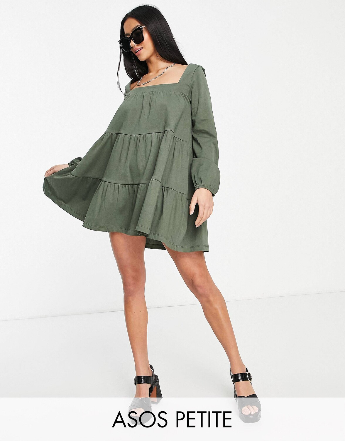 

Ярусное платье мини цвета хаки с квадратным вырезом ASOS DESIGN Petite
