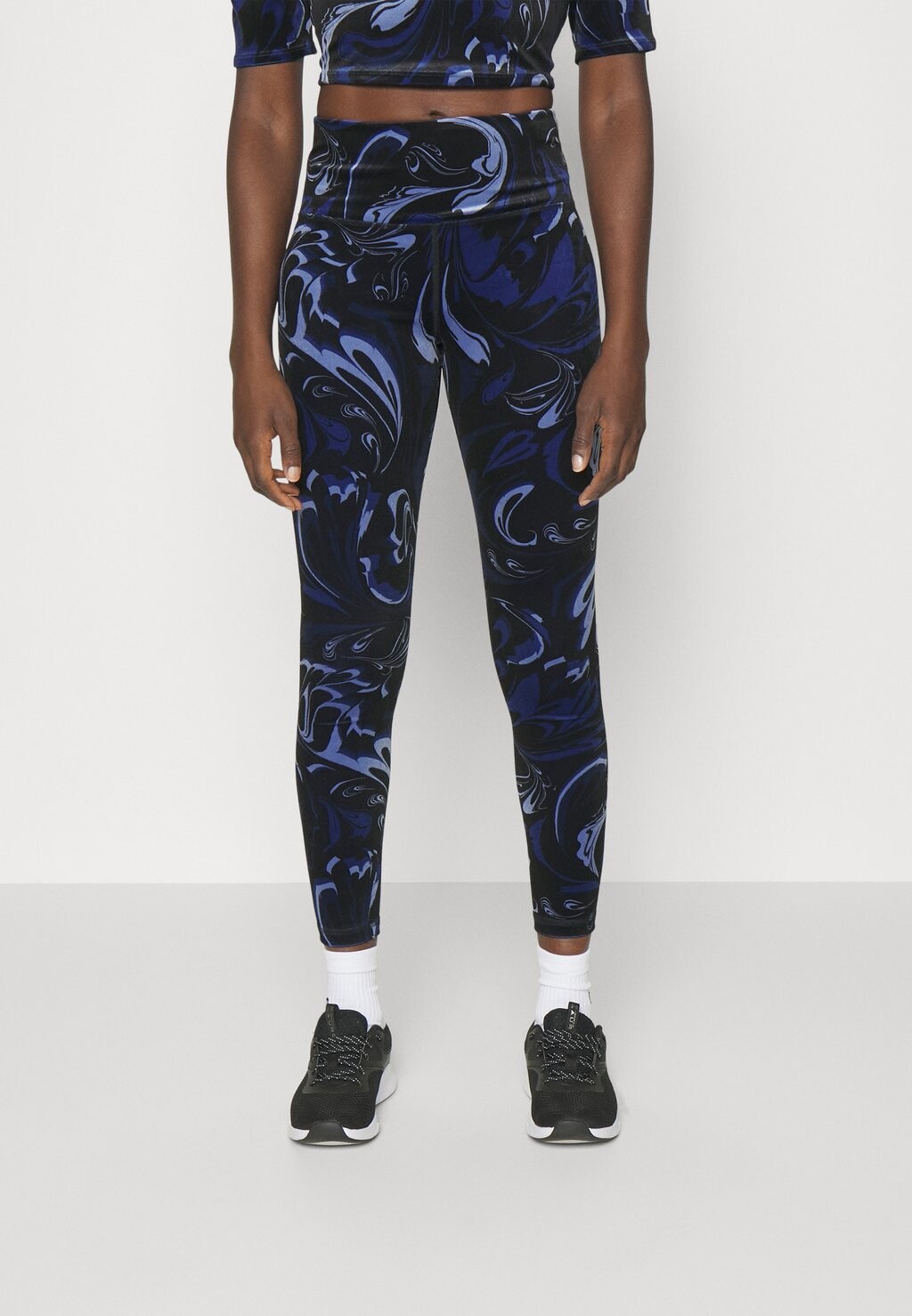 

Тайтсы Athleta, черный