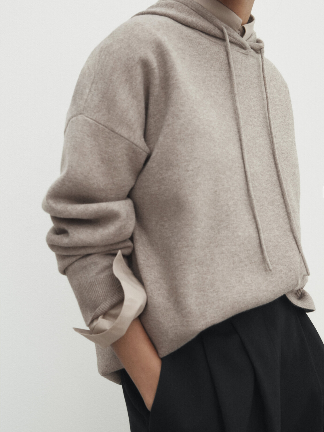 

Трикотажный свитер с капюшоном Massimo Dutti, норковый