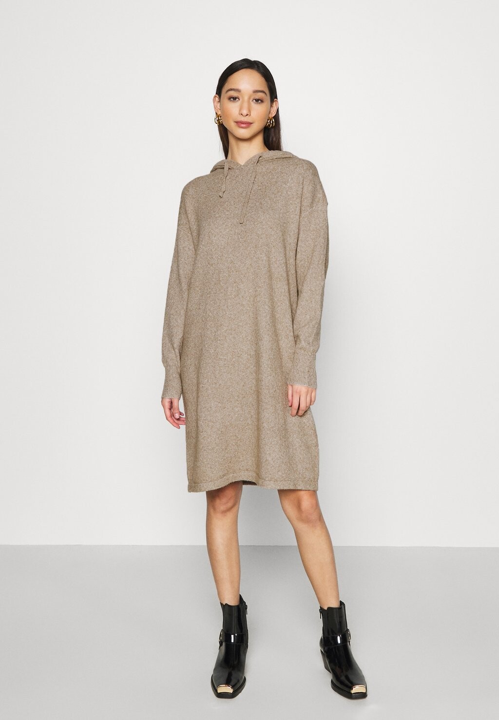

Вязаное платье Vero Moda, бежевый меланж