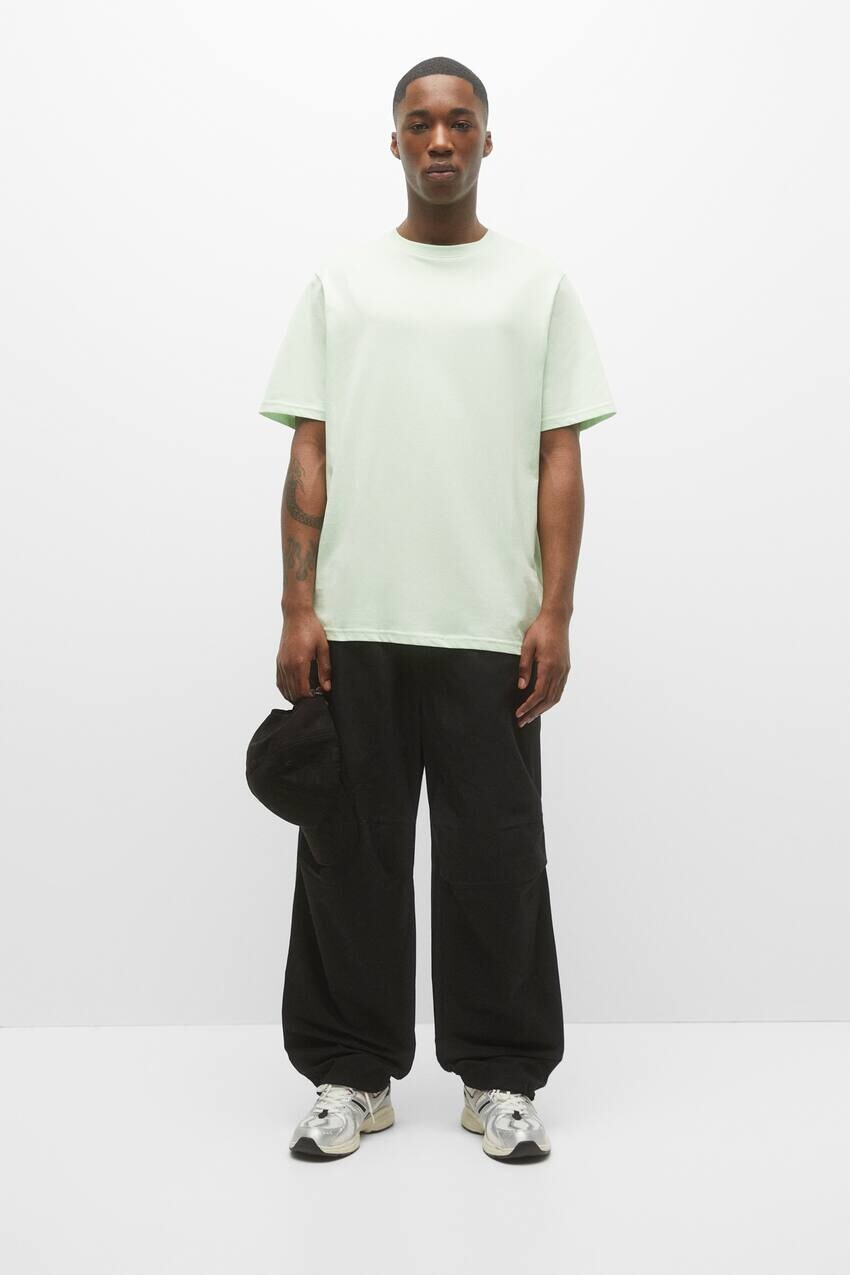 

Парашютные брюки оверсайз Pull&Bear, черный