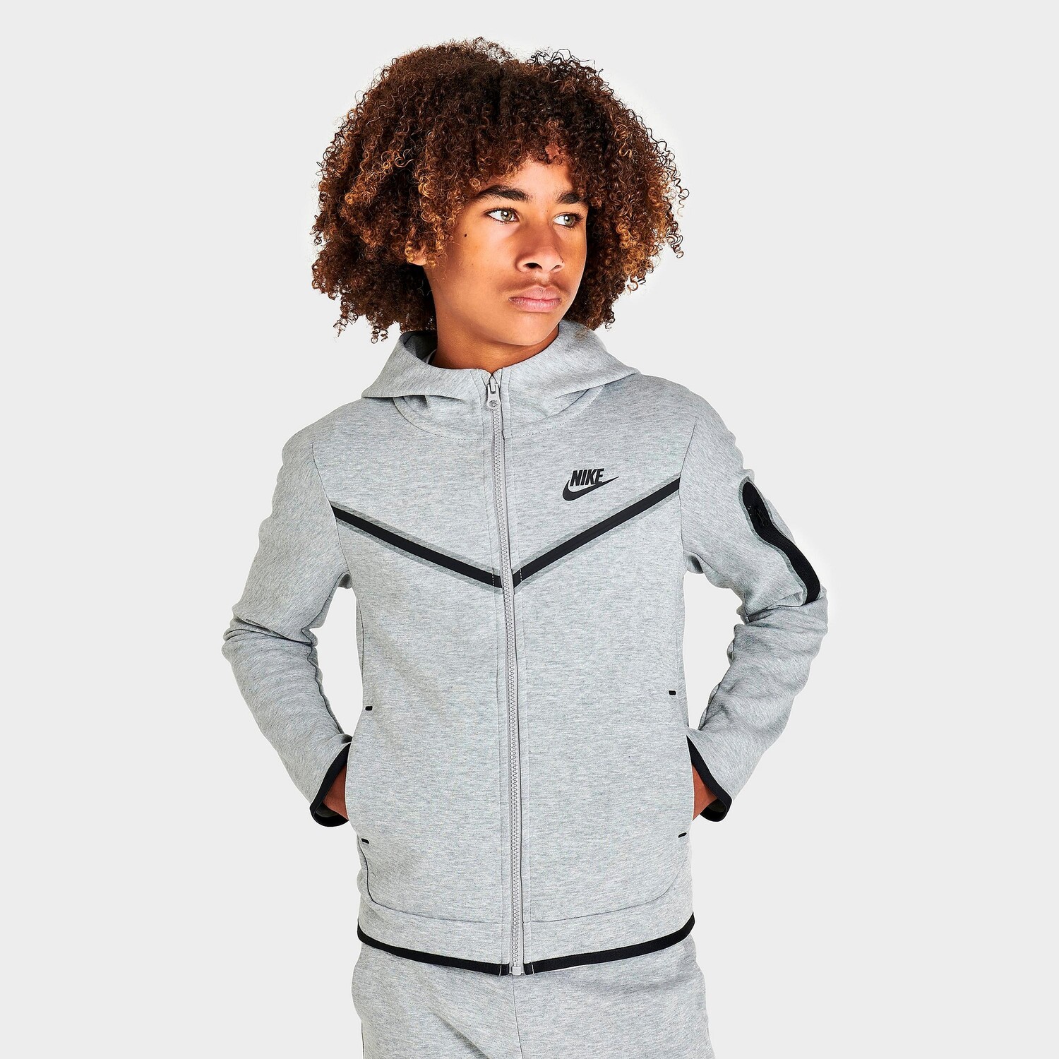 

Детская худи Nike Sportswear Tech Fleece с молнией во всю длину, серый