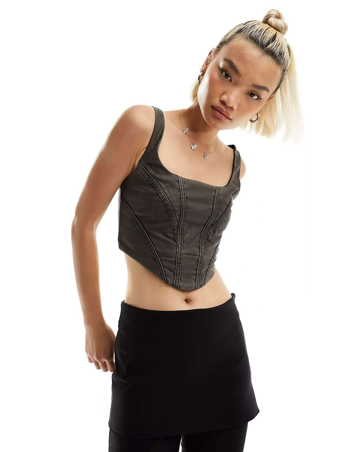 

Черный корсетный топ из искусственной кожи Stradivarius