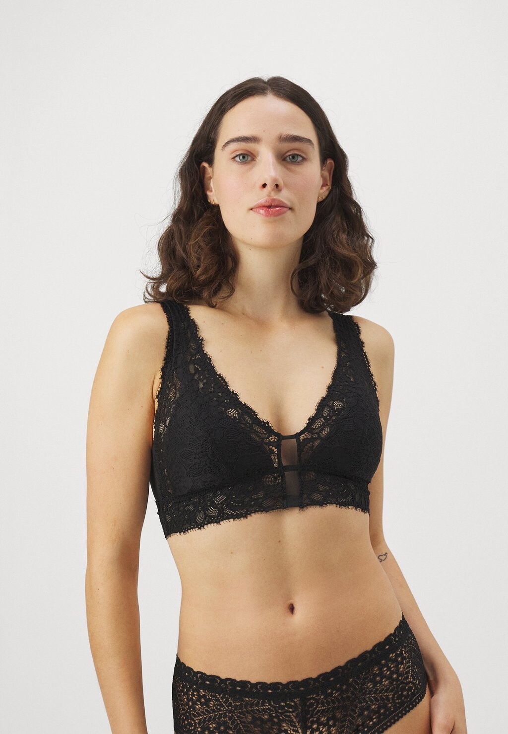 

Треугольный бюстгальтер EYELASH PLUNGE BRALETTE aerie, настоящий черный