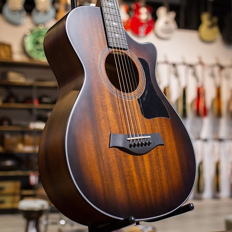 

Taylor 322ce 12-Fret SEB Top - Grand Concert Acoustic/Electric - Hardshell Case