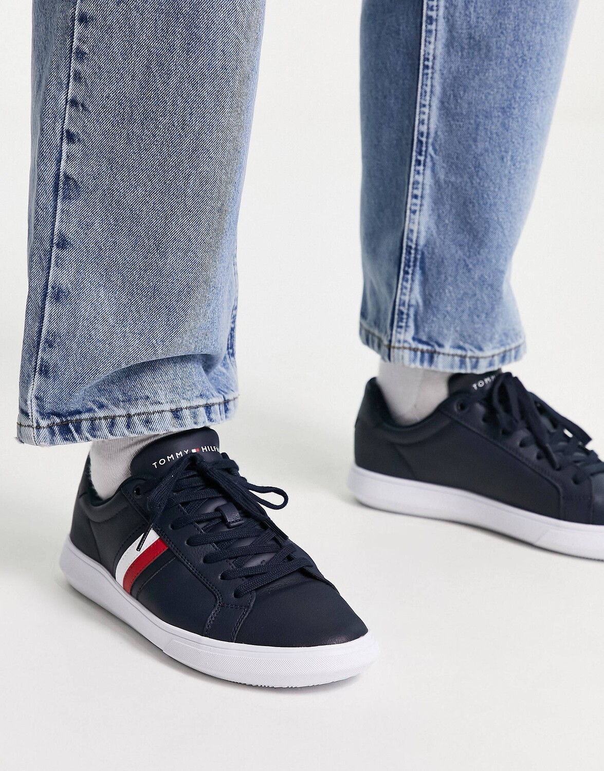 

Темно-синие кожаные кроссовки Tommy Hilfiger