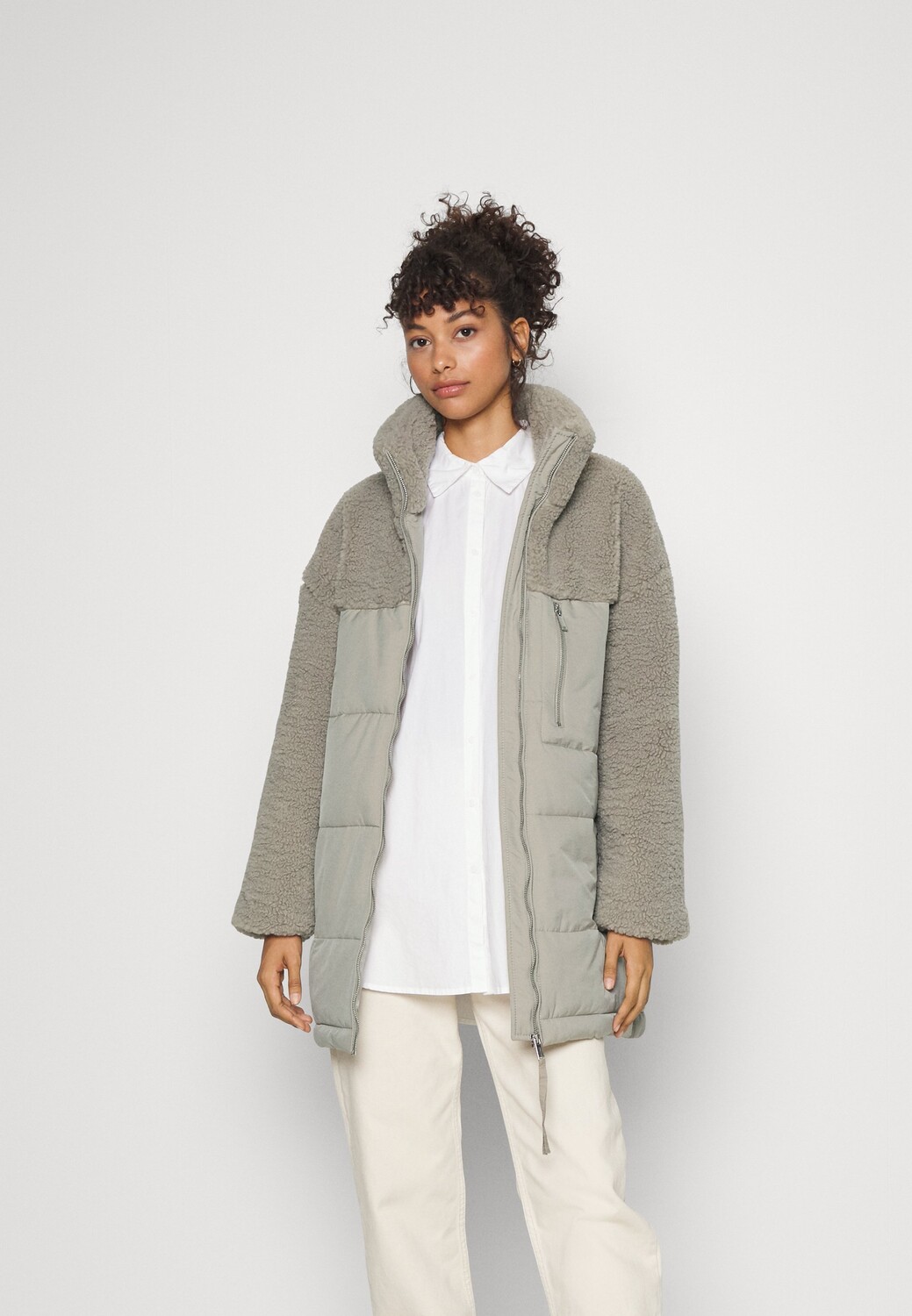 

Пальто зимнее Vero Moda, серый