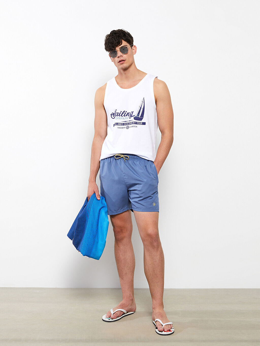 

Хлопковые мужские спортивные брюки с круглым вырезом и принтом LCW SWIMWEAR, Серый