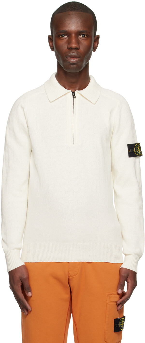 

Белый свитер с нашивками Stone Island