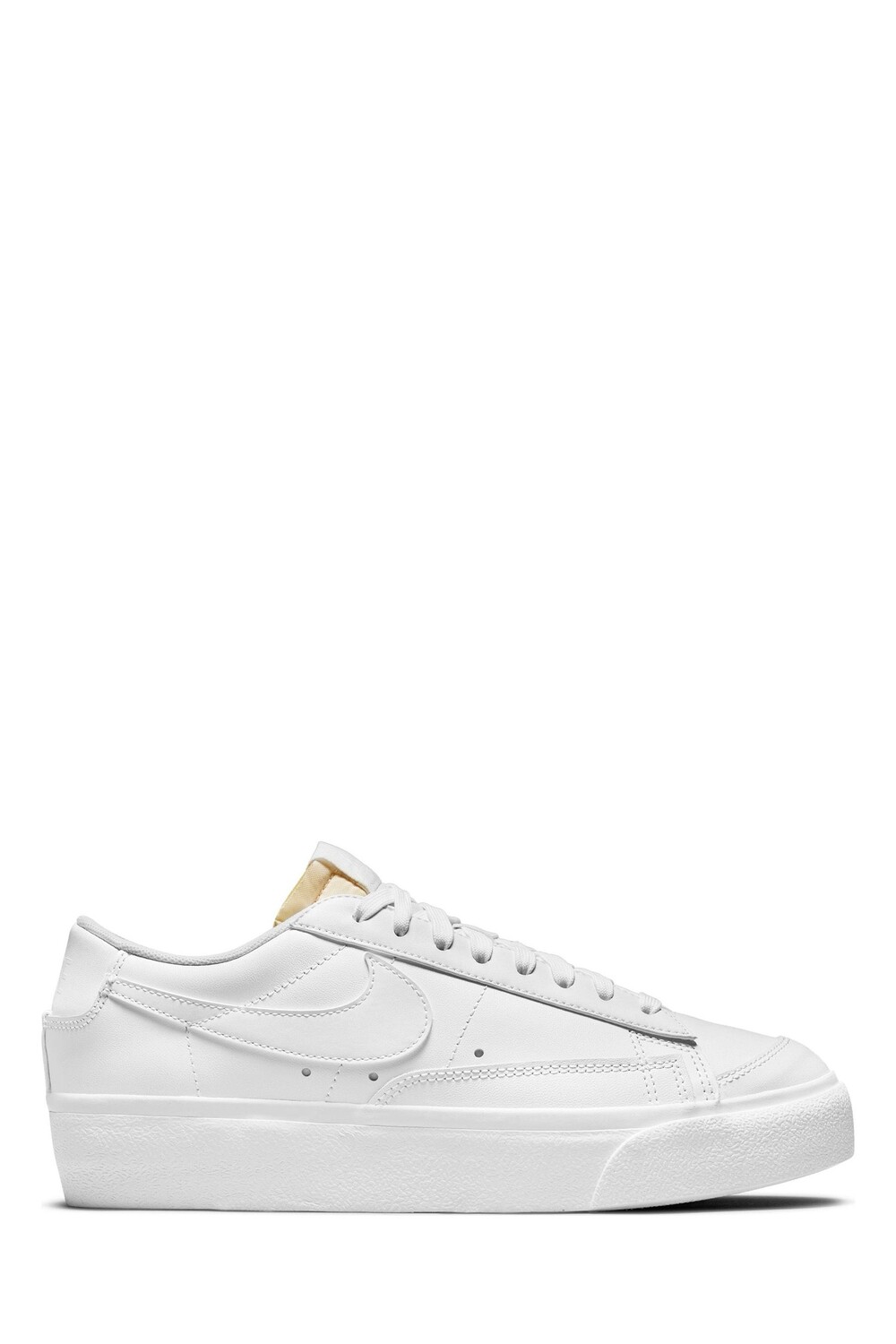 

Спортивные туфли Blazer на низкой платформе Nike, белый