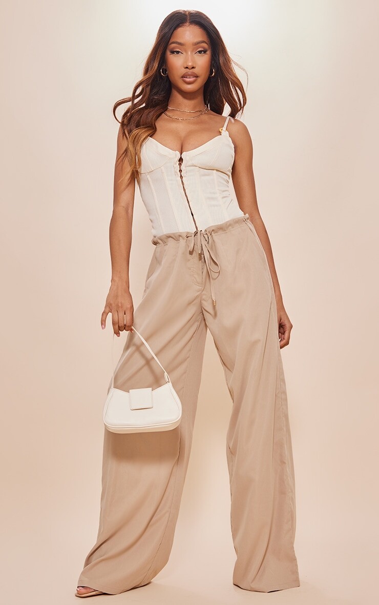

PrettyLittleThing Прямые брюки оверсайз с кулиской Stone