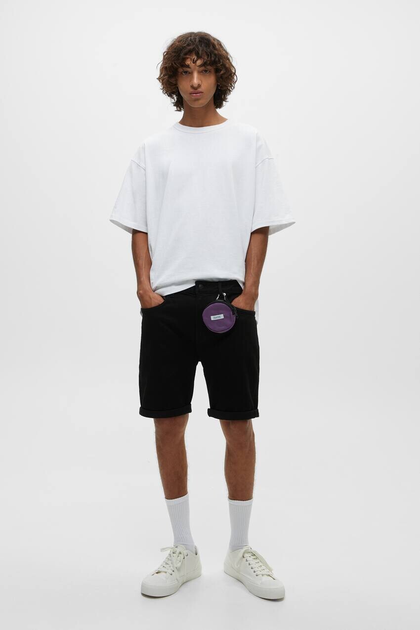 

Узкие джинсовые шорты-бермуды комфортного кроя Pull&Bear, черный