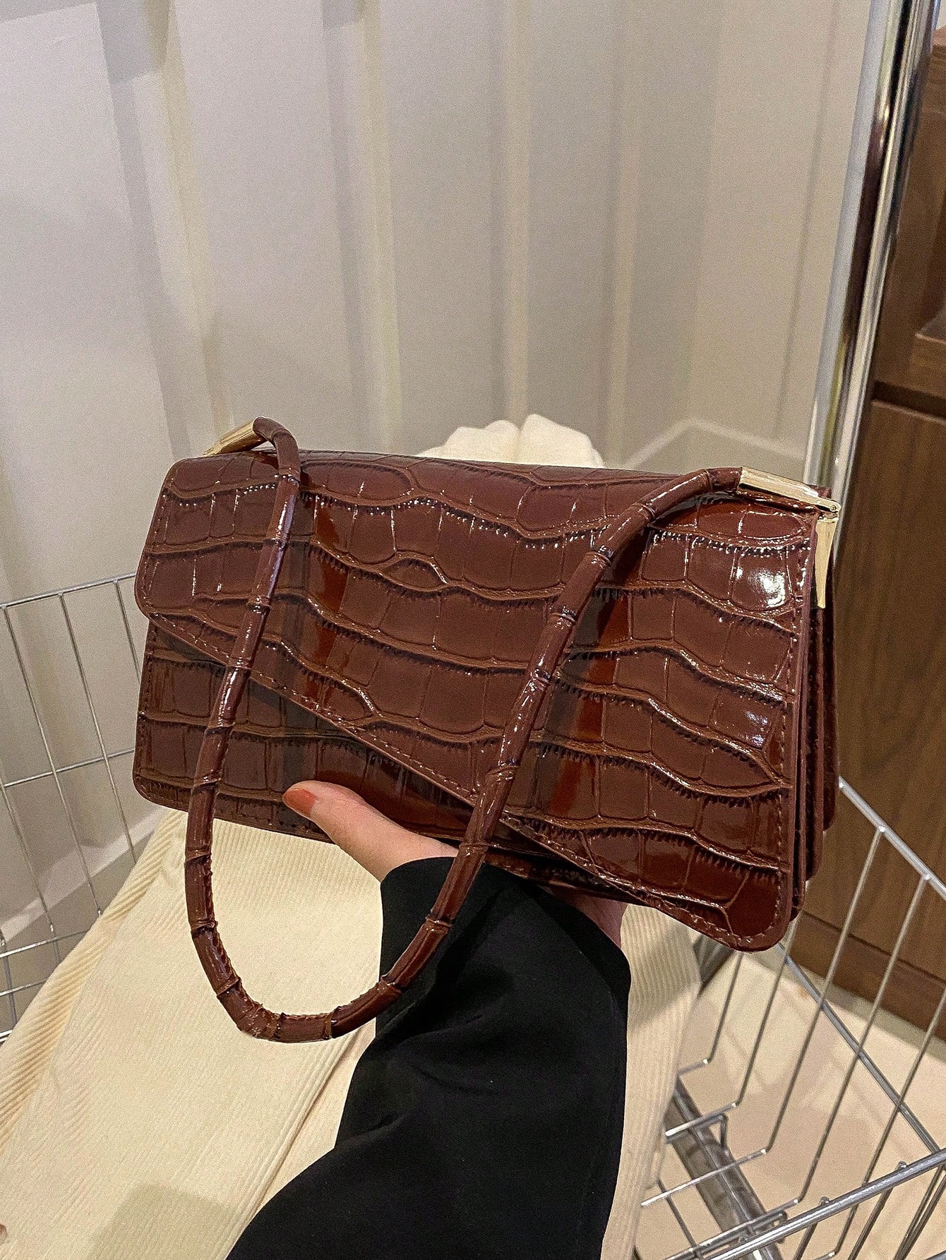 цена Модная универсальная однотонная женская сумка на плечо с крокодиловым узором, коричневый