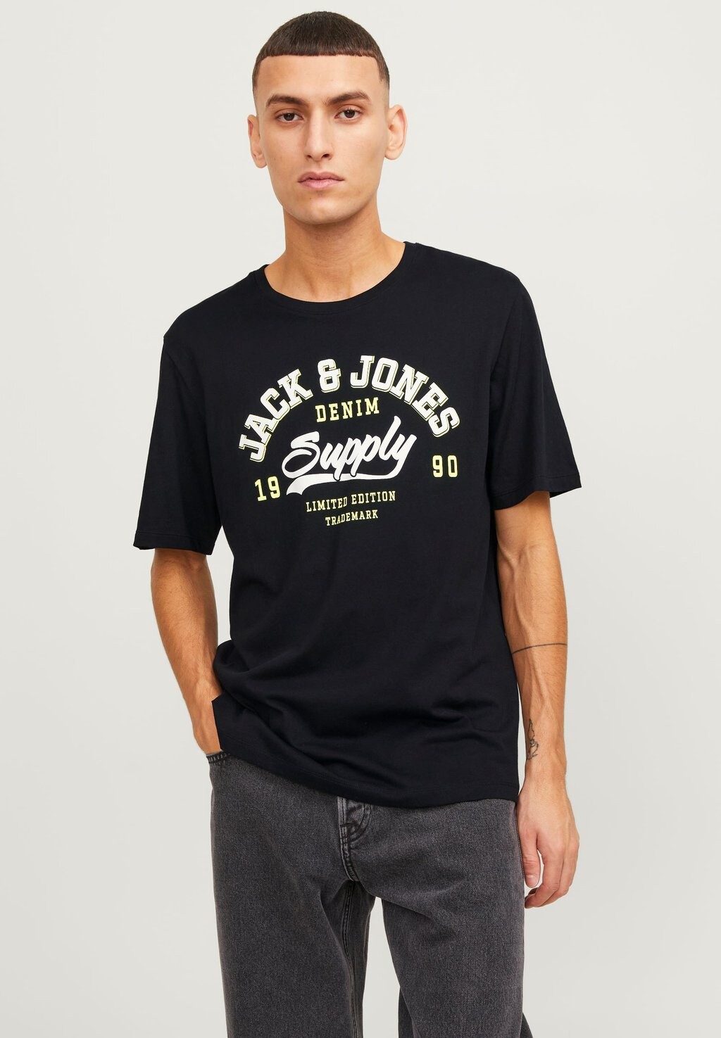 

Футболка с принтом Elogo Ss O-Neck Col Jack & Jones, черный