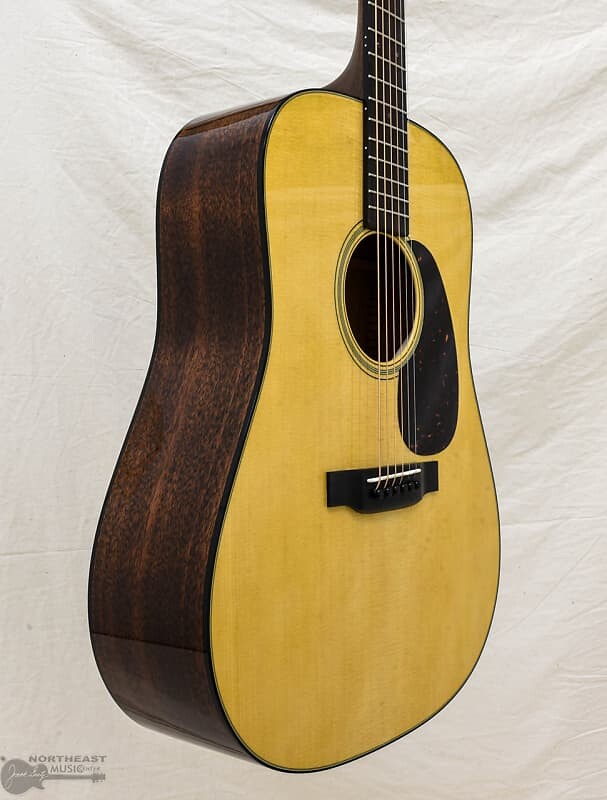 

С.Ф. Акустическая гитара Martin D-18 Dreadnought (серийный номер: 7864)