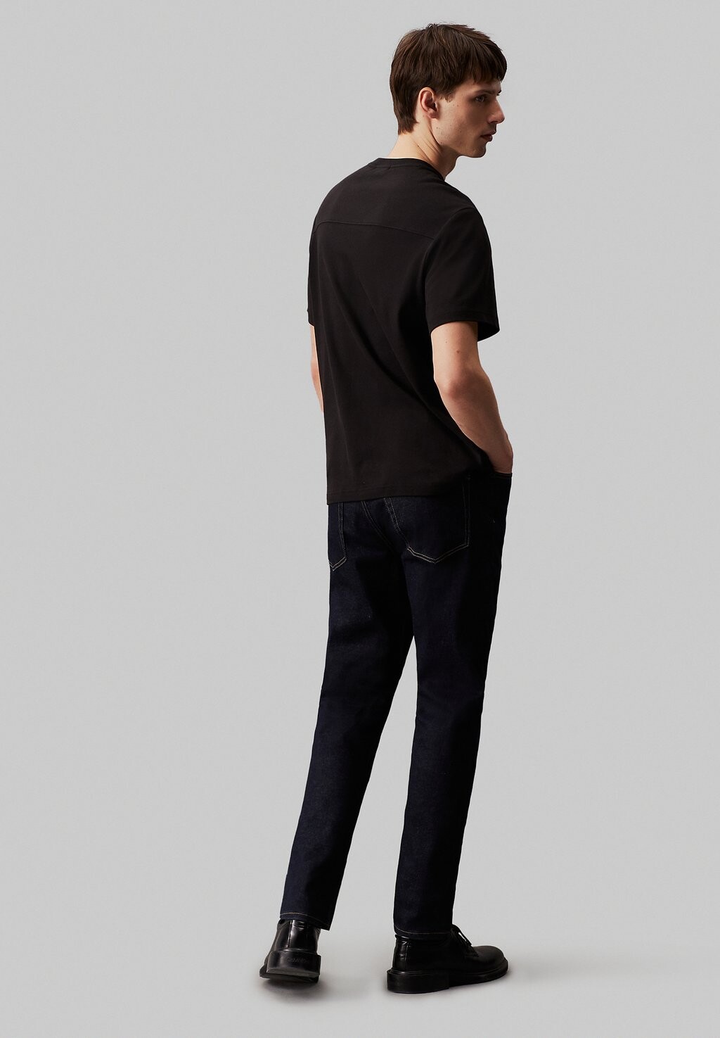 

Футболка с принтом Shadow Embossed Logo Calvin Klein, ck черная