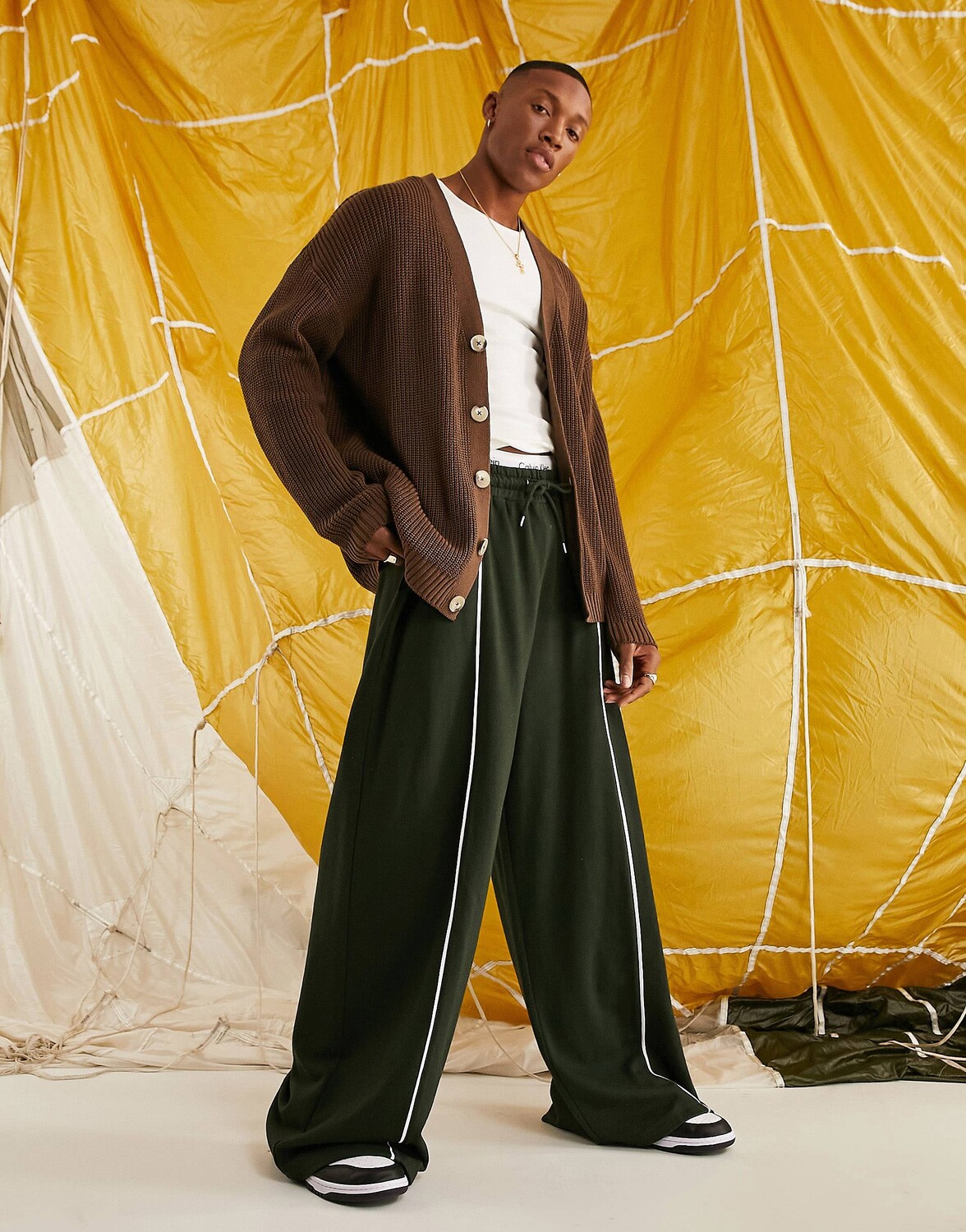 

Коричневый вязаный кардиган в рубчик в стиле оверсайз ASOS DESIGN