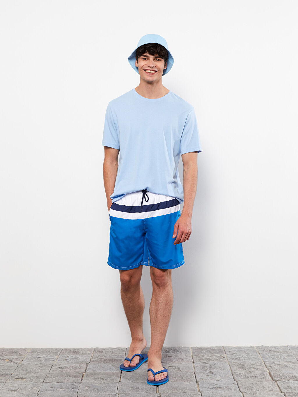 

Мужские морские шорты длиной до колен с цветными блоками LCW SWIMWEAR