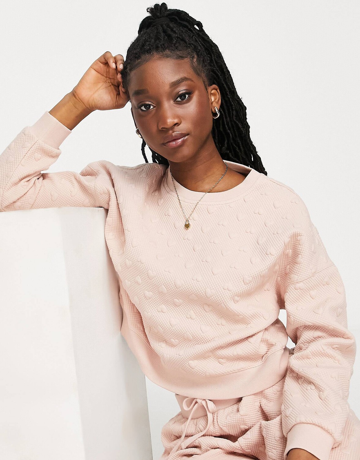 

Жаккардовая толстовка с длинными рукавами и сердечками Miss Selfridge