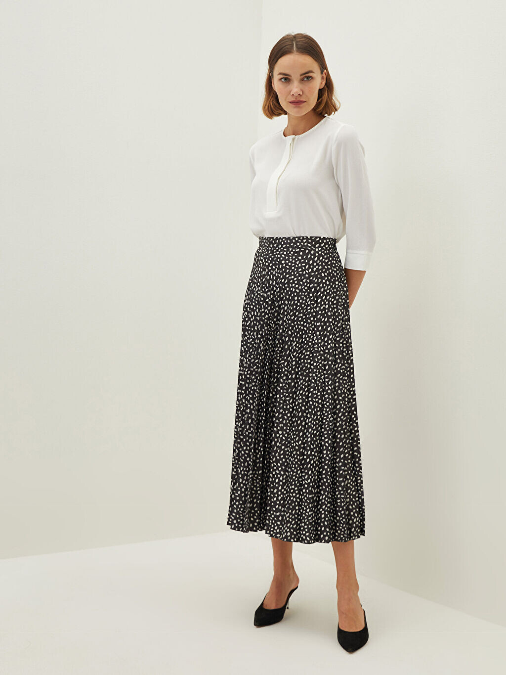 

Женская плиссированная юбка из атласной ткани с узором LCW Modest