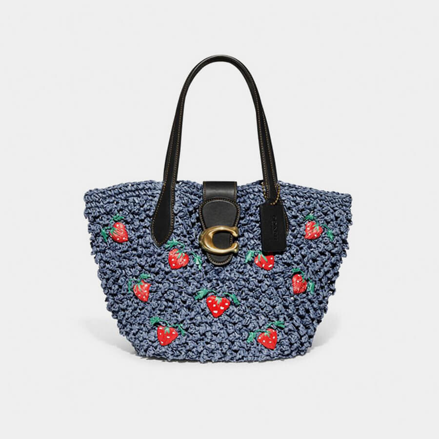 

Сумка Coach Outlet Strawberry Embroidered Tote, мультиколор