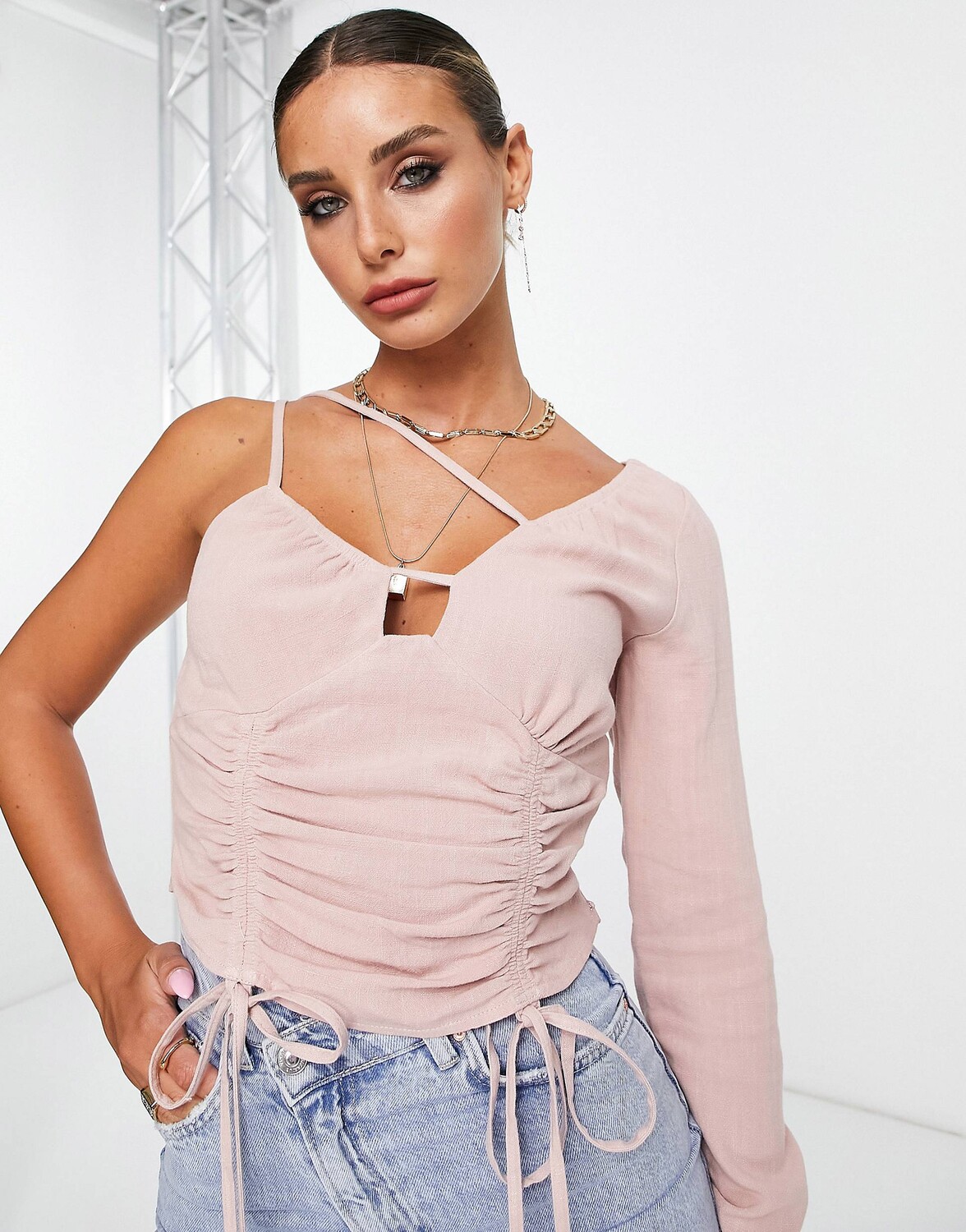 

Розовый топ с вырезом на одно плечо ASOS DESIGN