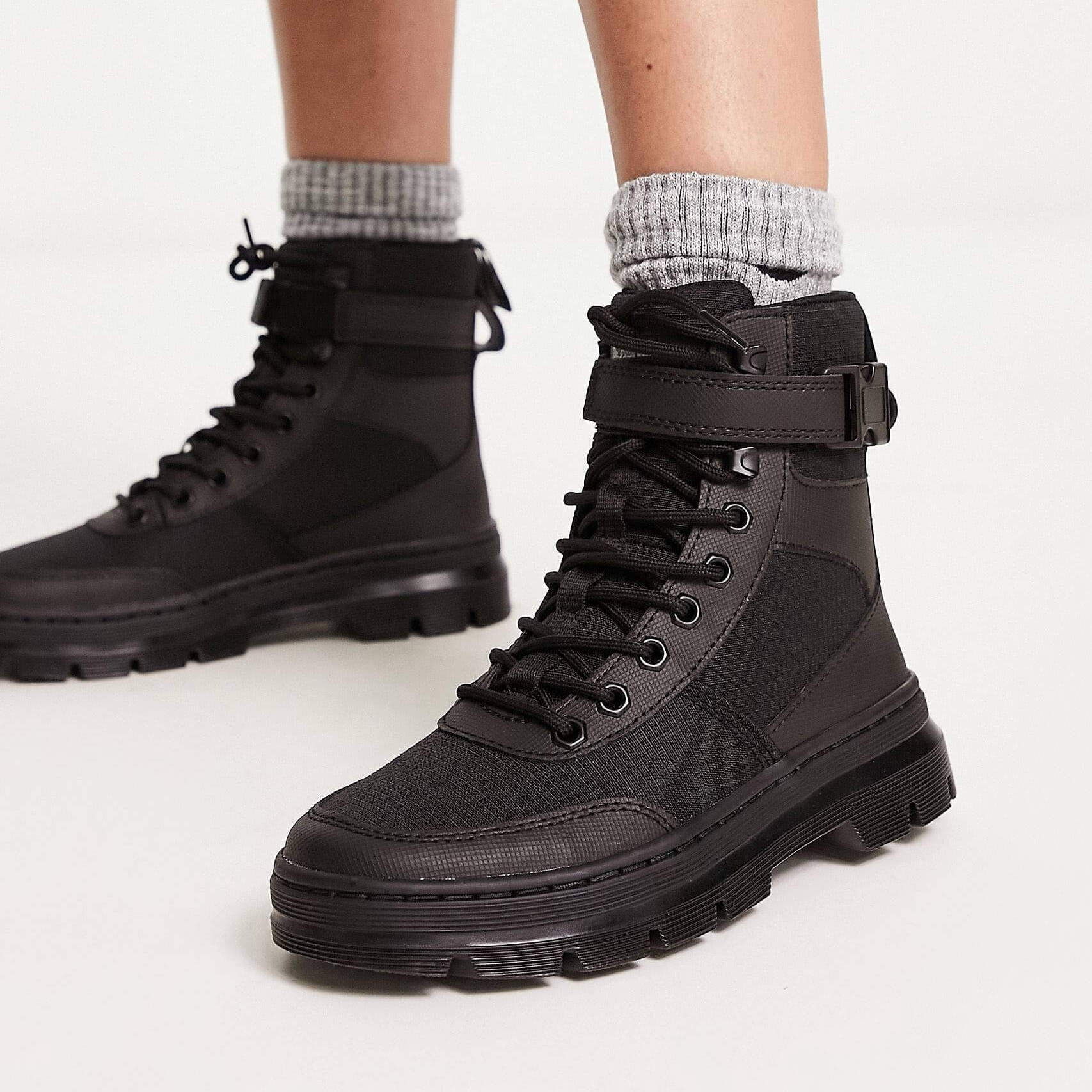 Ботинки Hunter Dr Martens Combs Tech Ankle Strap Ankle, черный цена и фото