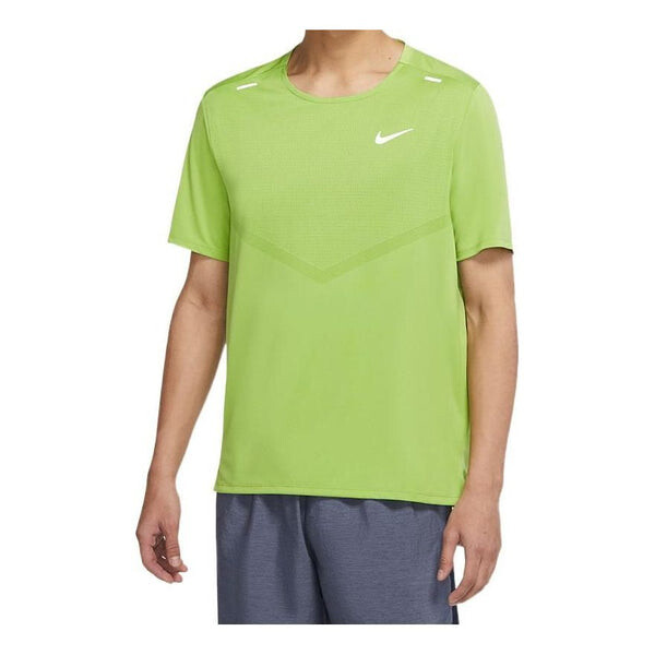 

Футболка Nike Dri-FIT Solid Color Logo Printing Green CZ9185-332, зеленый