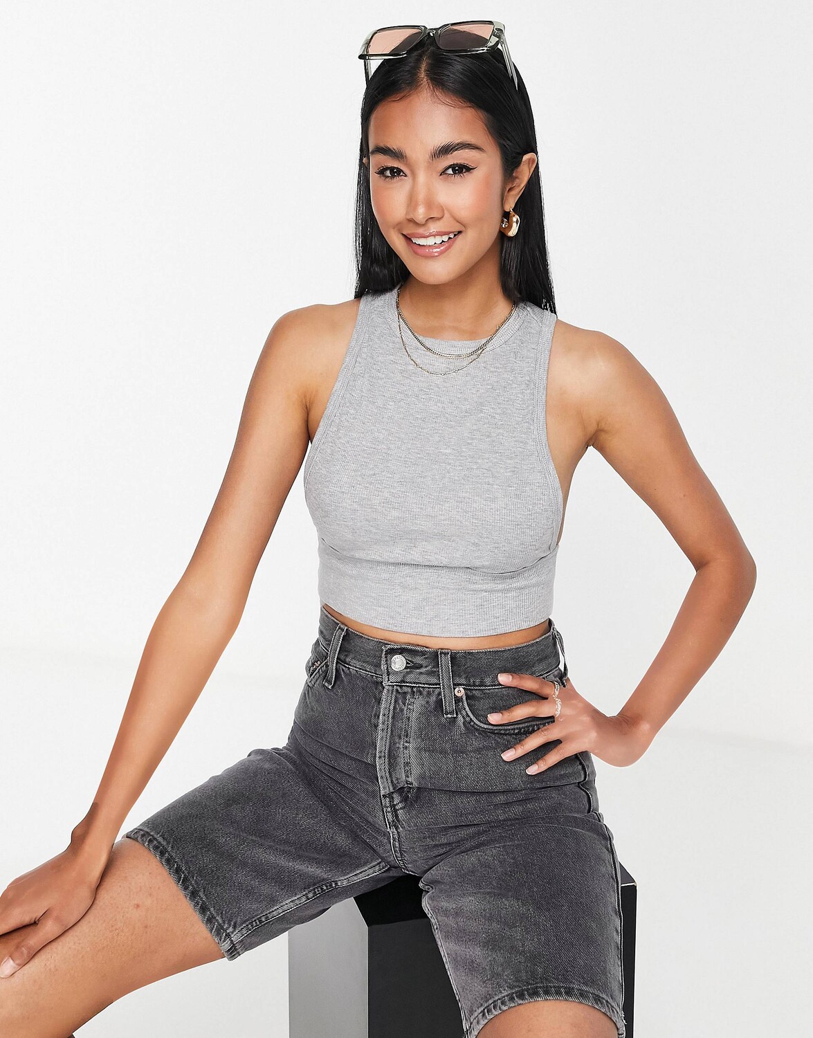 

Серый меланжевый укороченный топ-борцовка ASOS DESIGN со швом в рубчик