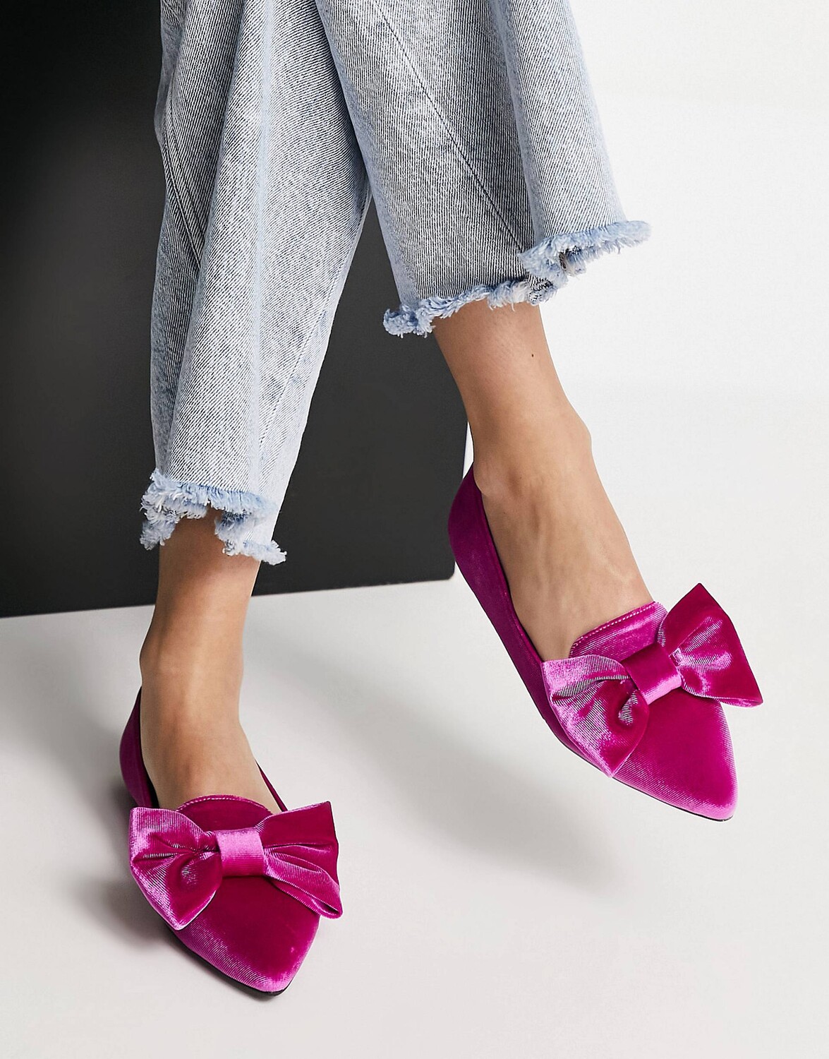 

Розовые бархатные балетки с острым носком ASOS DESIGN Lake Bow
