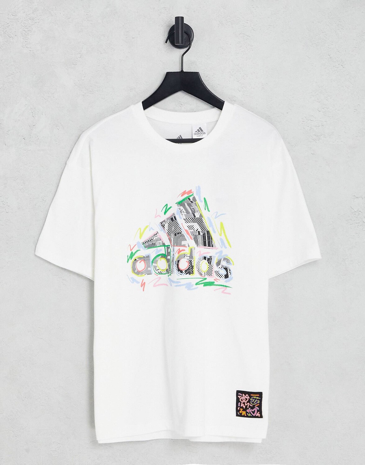 

Белая футболка adidas Sportswear Pride