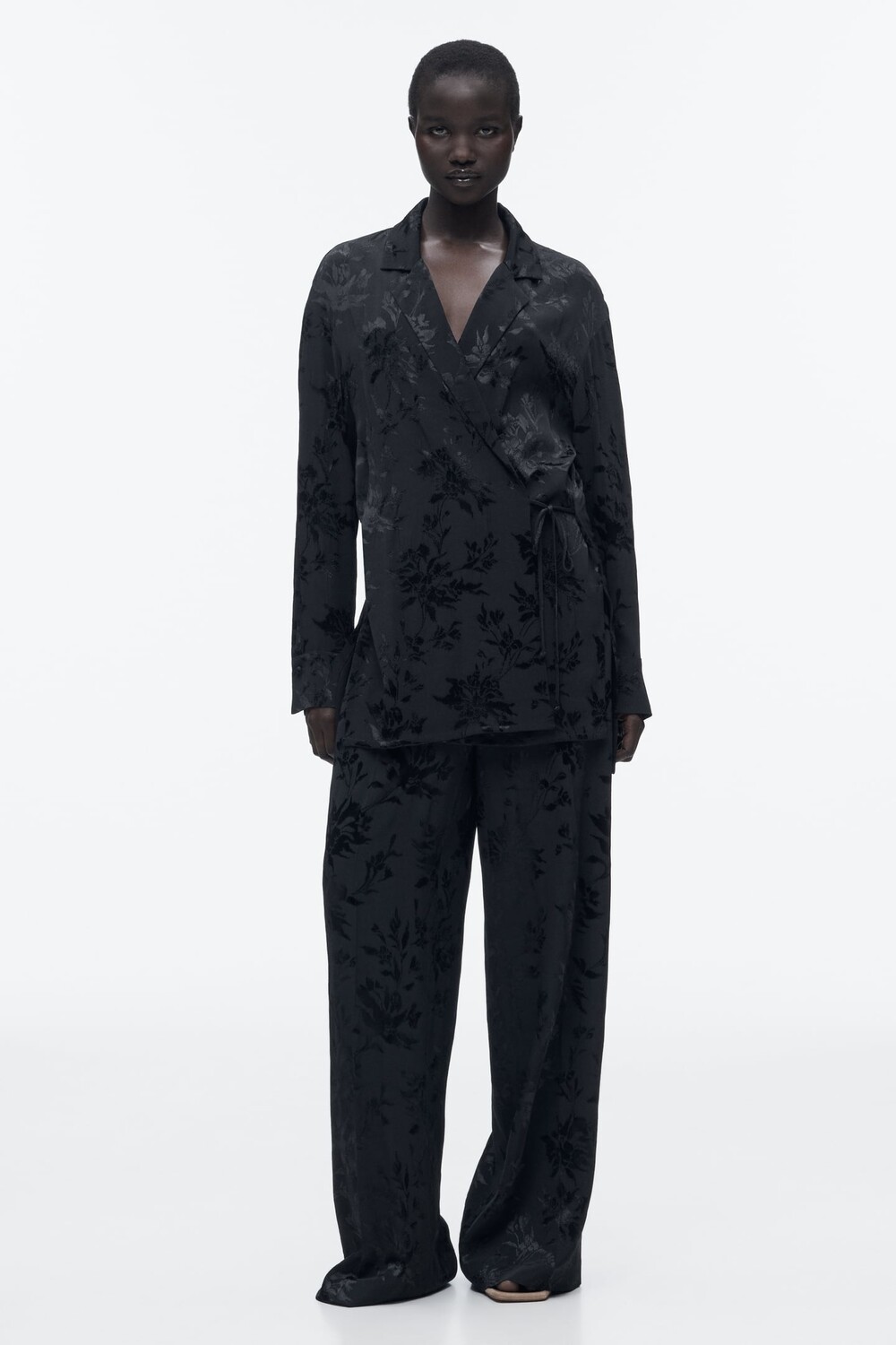 

Брюки из жаккарда ZARA, черный