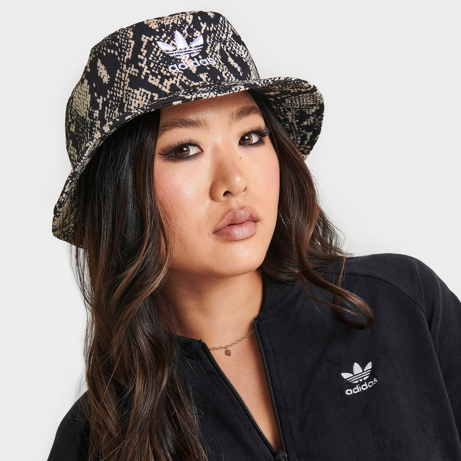 

Шапка-ведро adidas Originals OG Python, изображения животных