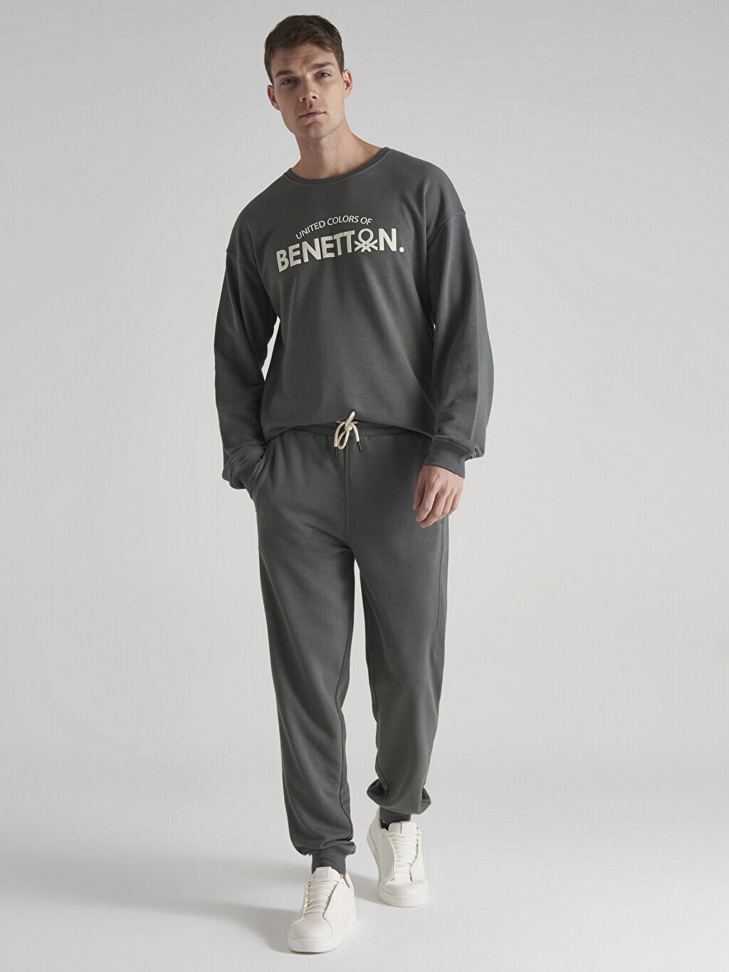 

Мужские спортивные штаны с эластичной талией и принтом Benetton