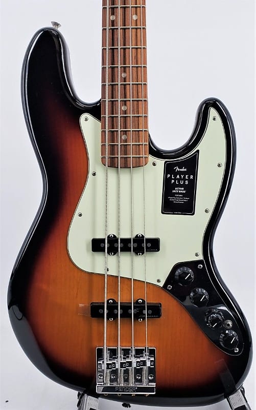 цена Fender Player Plus Jazz Bass 3-Color Sunburst с чехлом Серийный номер MX21179184 014-7373-300