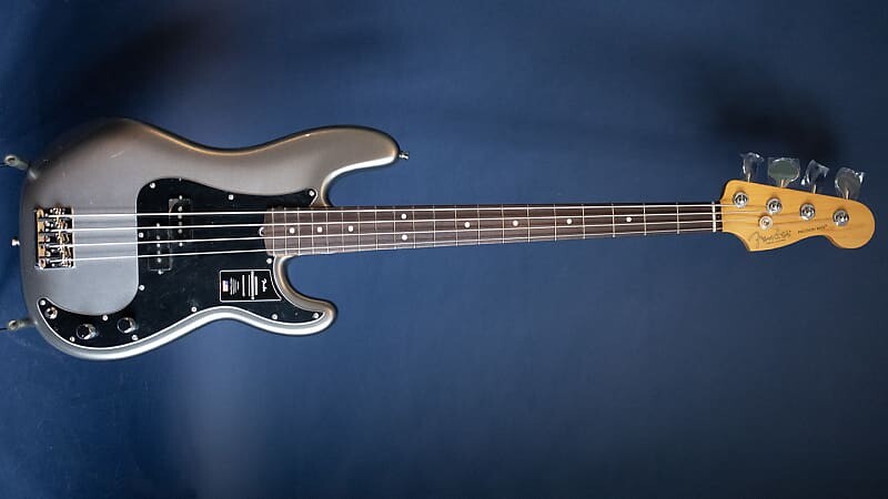 

Новая бас-гитара Fender American Professional II Precision Bass