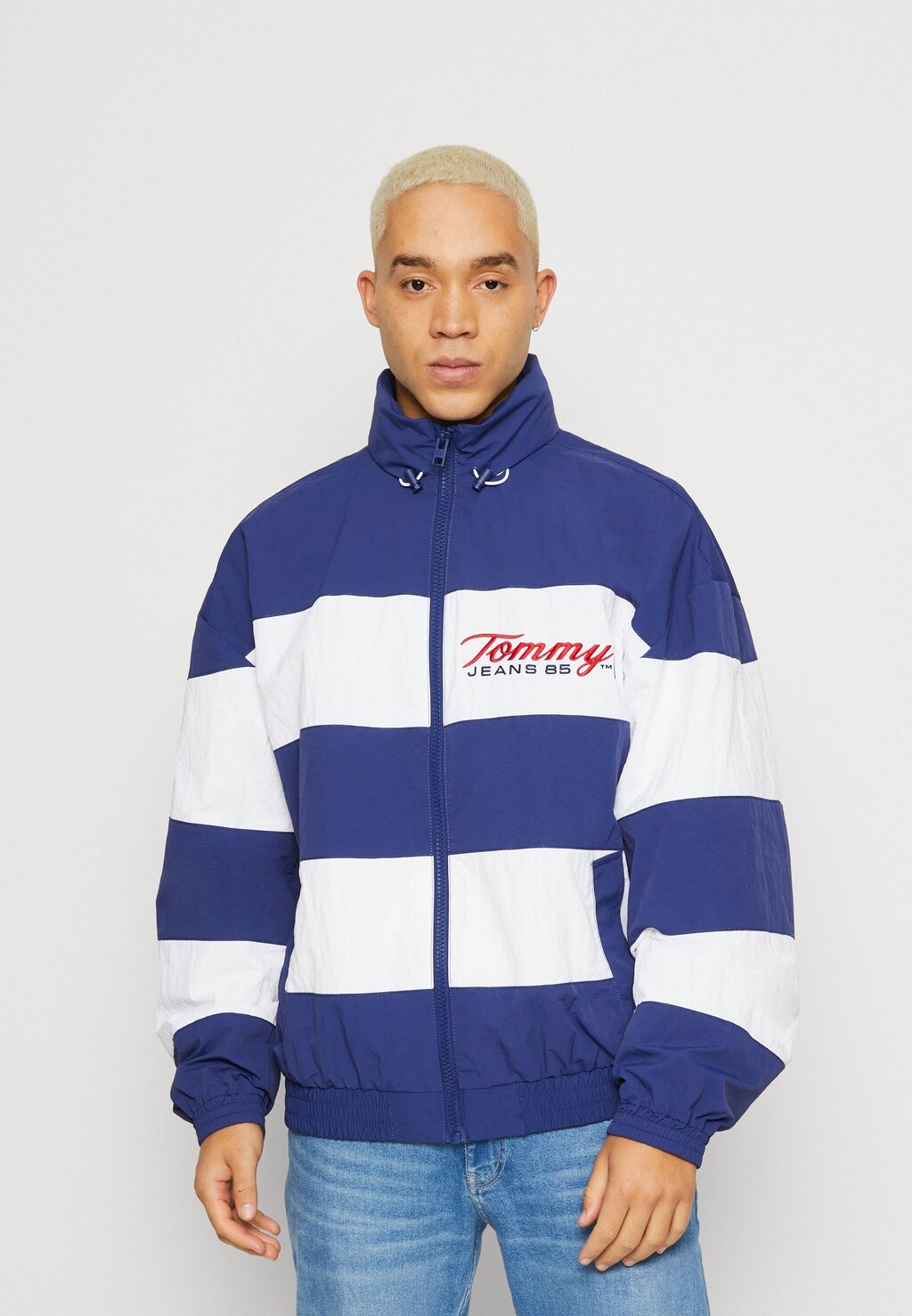 

Ветровка Tommy Jeans
