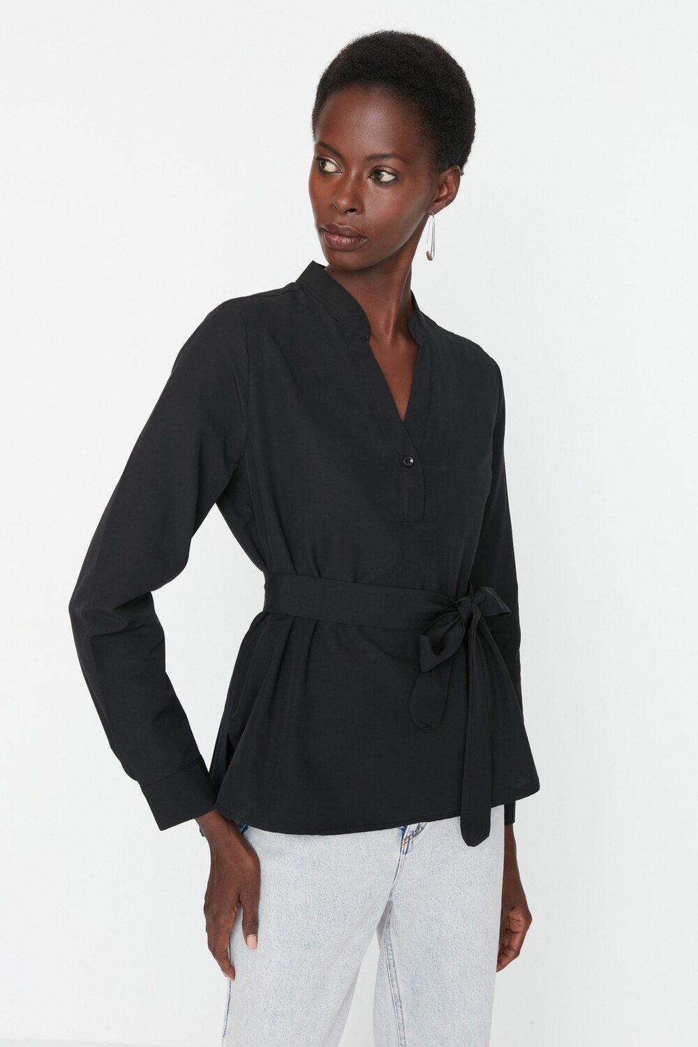 

Блузка с детальной отделкой Black Tie Trendyol, черный