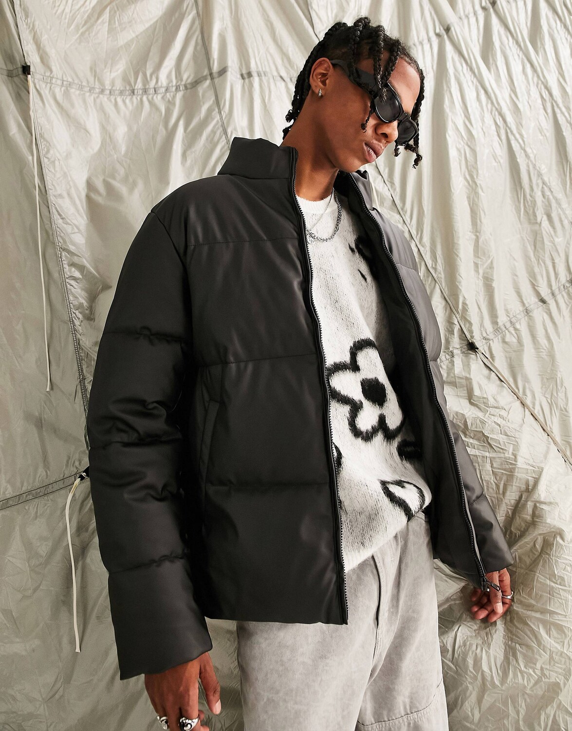

Черная прорезиненная пуховая куртка ASOS DESIGN
