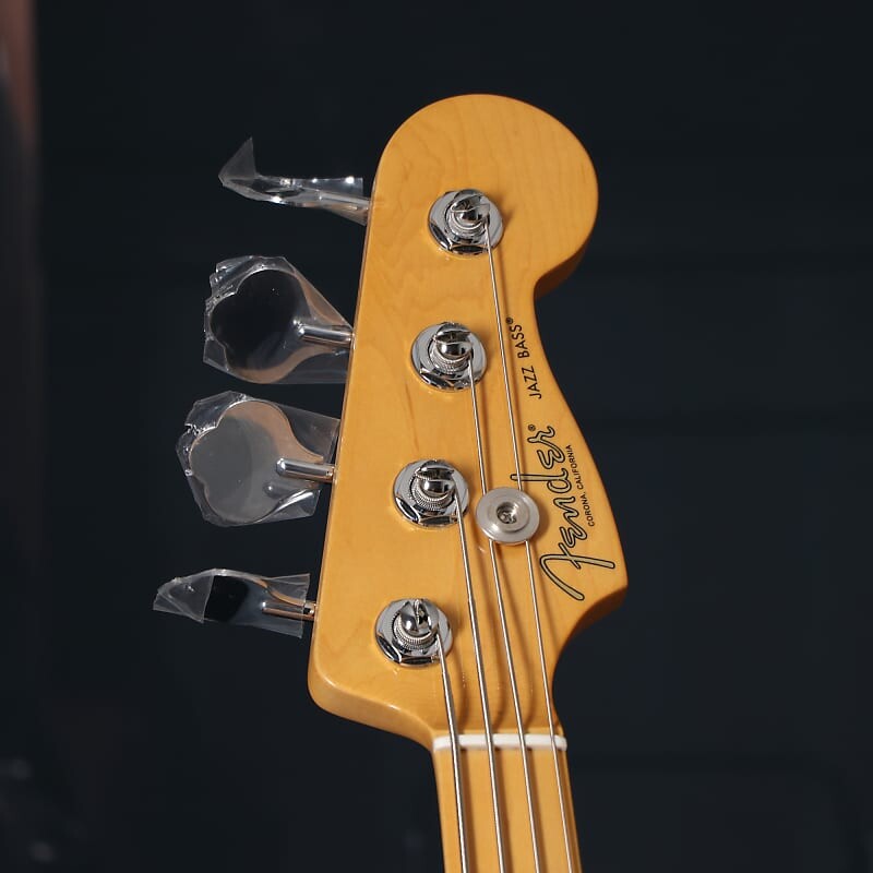 

Fender American Professional II Jazz Bass, гриф из клена, жареная сосна American Professional II Jazz Bass with Maple Fretboard