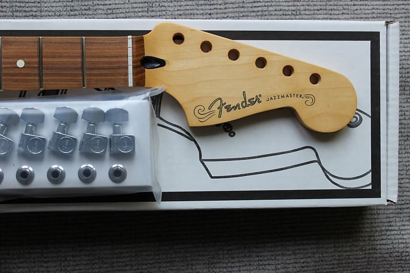 цена Гриф Fender Player Series Jazzmaster, 22 лада, с колками # 932 - 099-6903-921 099-6903-921 Player Jazzmaster Neck