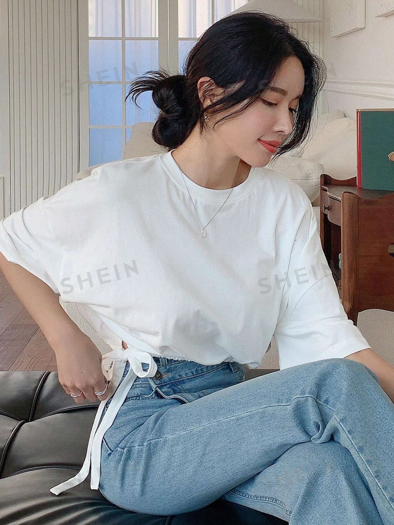 DAZY Однотонная укороченная футболка с короткими рукавами и завязками на подоле, белый