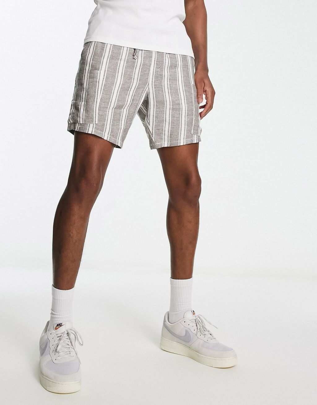 

Узкие шорты карго средней длины в полоску ASOS DESIGN